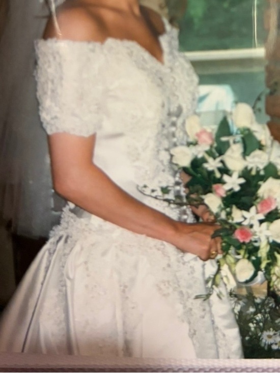 David's Bridal Dresses & Skirts - David bridal wedding dress. Worn once 
Detachable dress 
5’2” 125lb